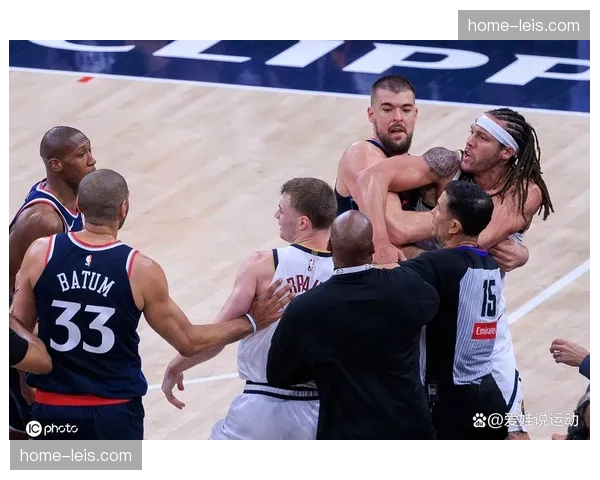 掘金主场罚球32比21领先快船,末节争议判罚直接改变走势 掘金主场罚球32比21领先快船,末节争议判罚直接改变走势